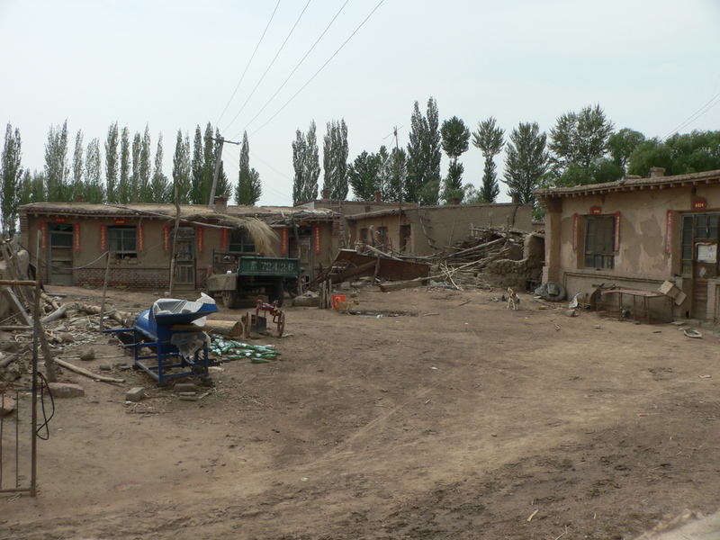 Farm buildings near the confluence