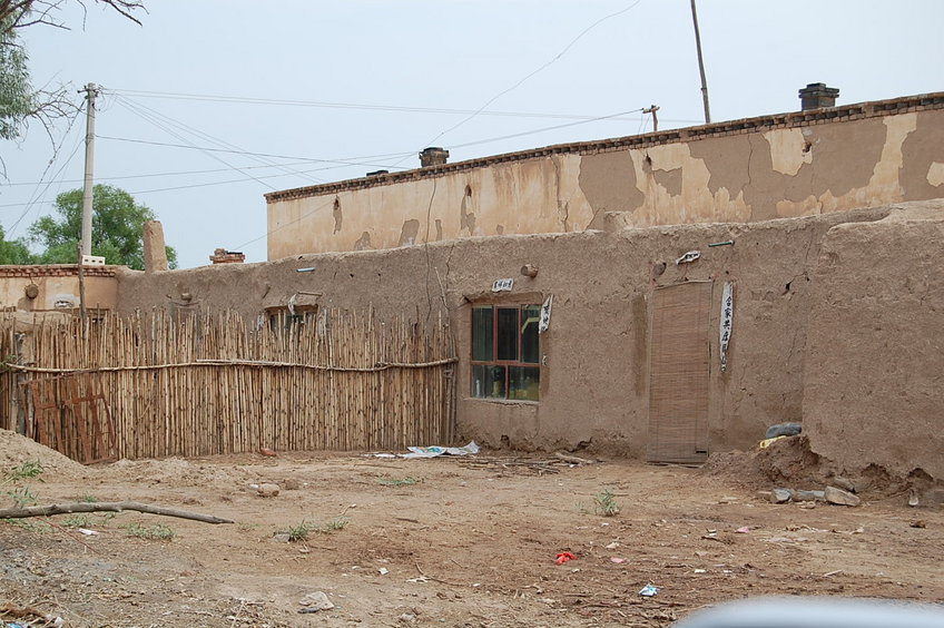 Farm buildings near the confluence