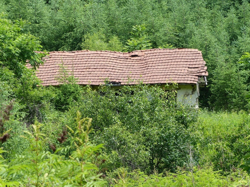 Apparently empty farmhouse