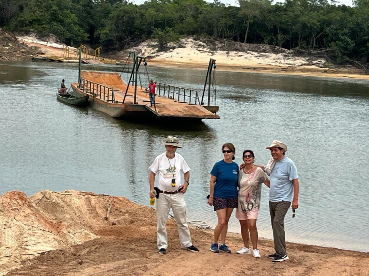 The ferry crossing the Bita river