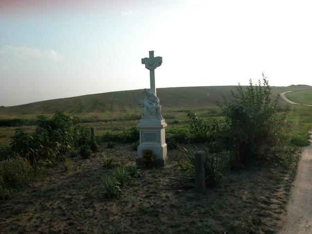 A monument near the confluence point / Ein Denkmal in der Nähe des Confluence Punktes