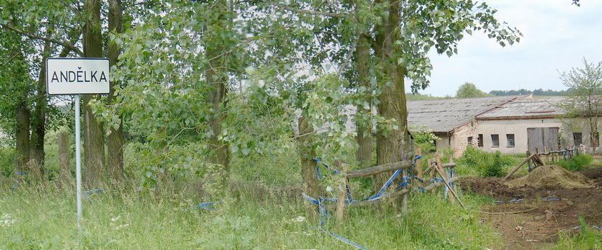 The entrance to the farmyard on the outskirts of Andělka.  The confluence is behind the trees to the left.