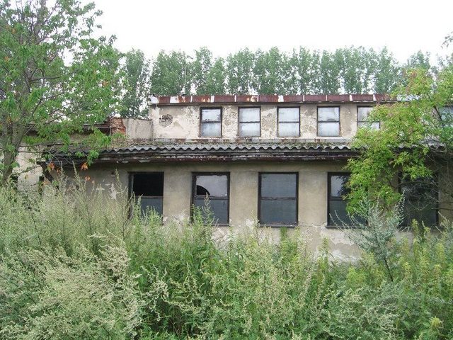 The abandoned buildings / Die verfallenden Gebäude