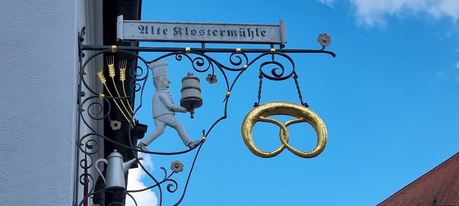 Aushängeschild | restaurant sign