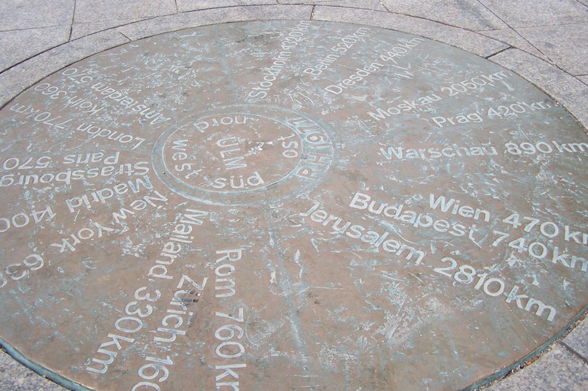 Ulm - direction and distance plaque in front of the Cathedral