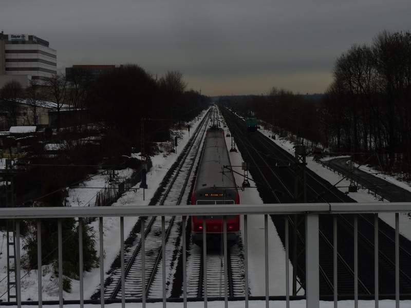 Train travelling North passing within 100 meters of the confluence which is on the right.