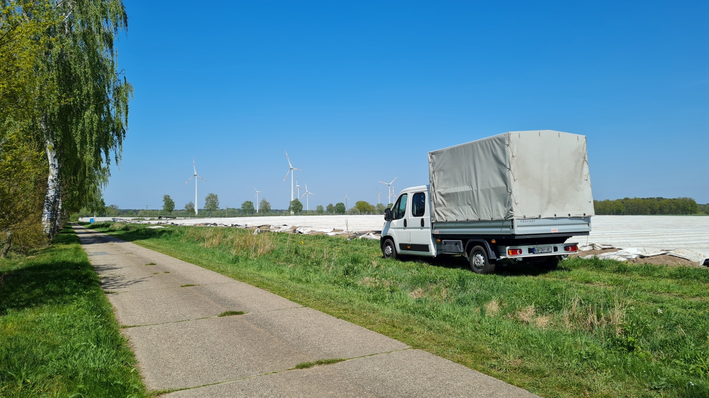 truck with seasonal workers