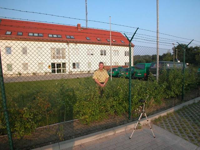 The friendly border guard / Der Grenzschützer