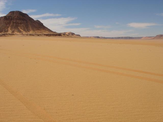 A view of the Confluence from down the wādiy, the Confluence lies to the right of the jabal on the left.