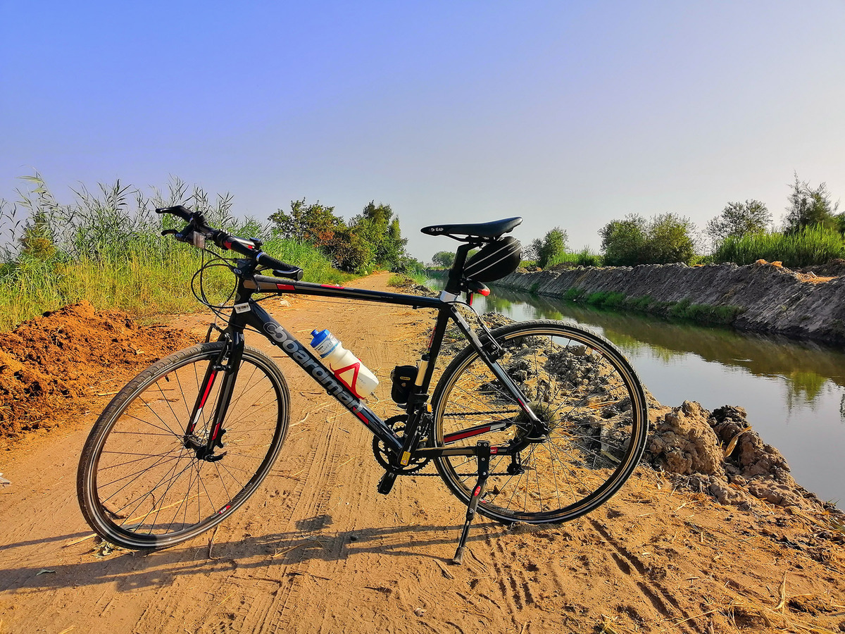 Looking North with my Bike at the confluence site