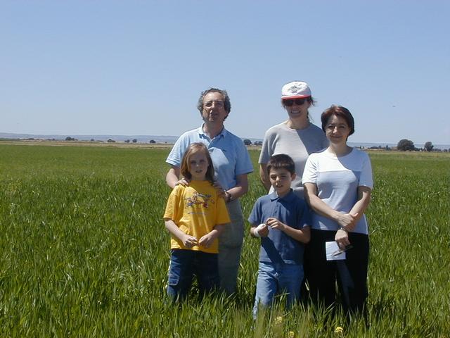 Family López-Martínez and Belén Iniesta