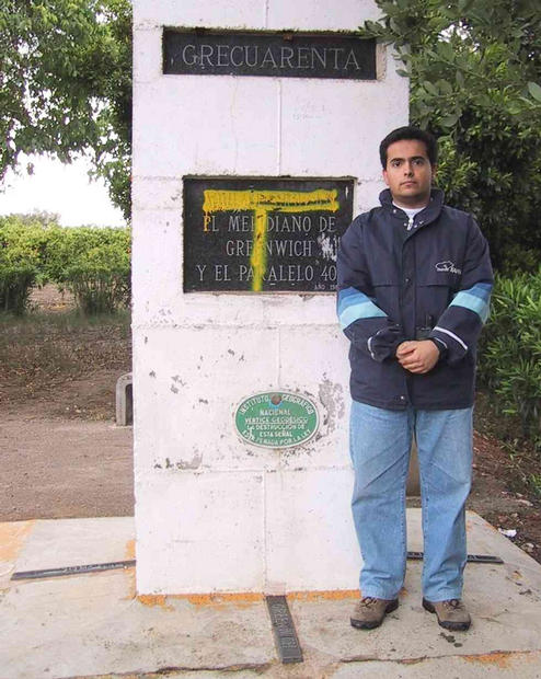 Pole marking the confluence.