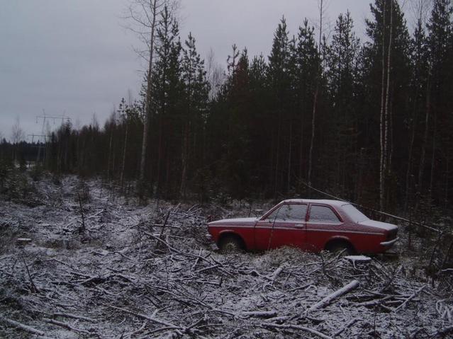 The car wreck couple of hundreds of meters from confluence.