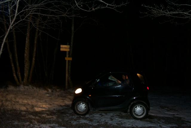 Gerold studying the map / Gerold bei der Navigation