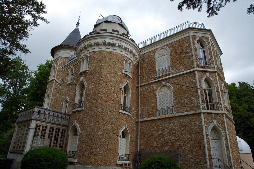 The "Observatoire de Triel-sur-Seine", just 400m east of the Confluence Point