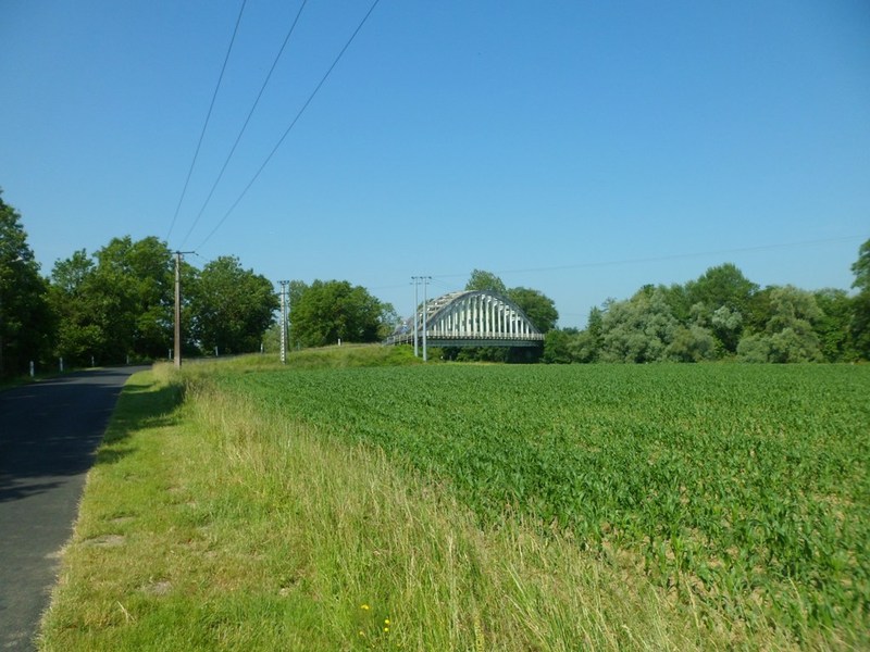 Road up to the bridge