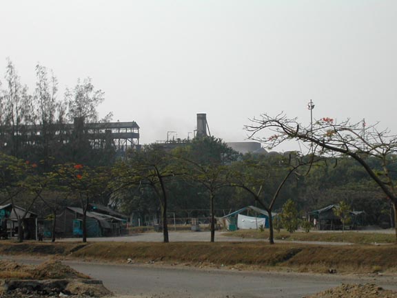 The general direction of the confluence from the main road.