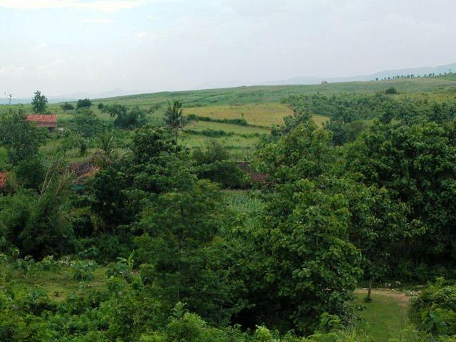 the small village and river along the way to the confluence point