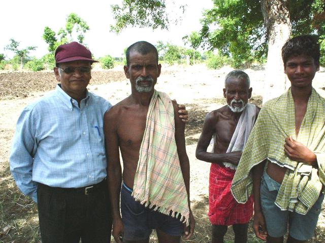 Nagaraj with Muthuraman Gounder and his crew