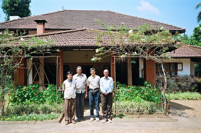 The 12N76E team at Cheng's Palthope Estate