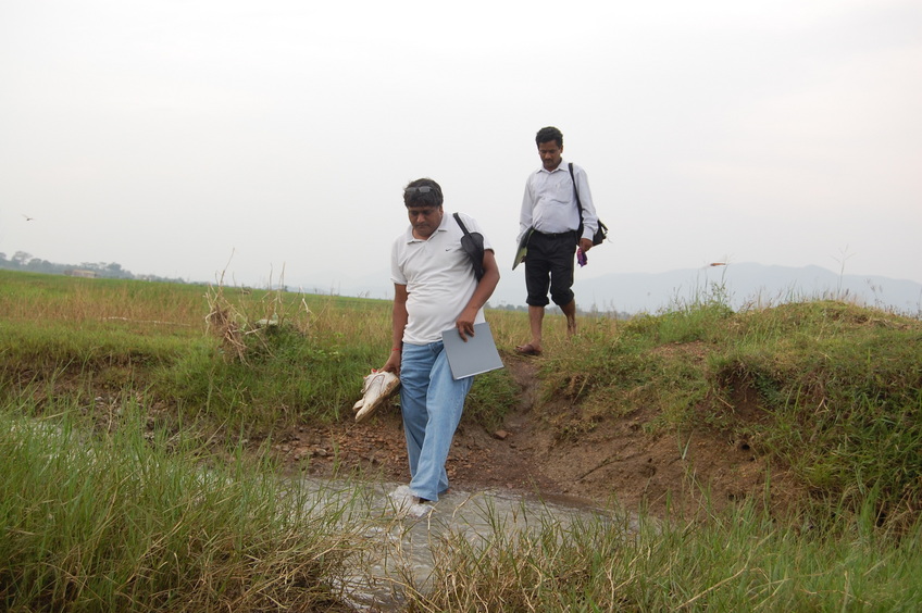 Crossing the stream  to reach the Confluence Point