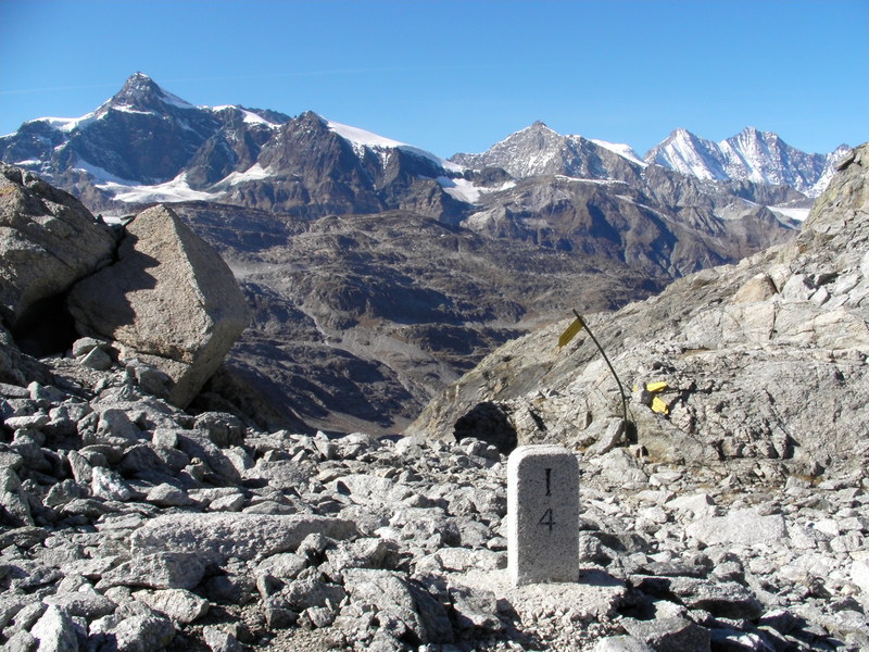 Mondelli pass border stone