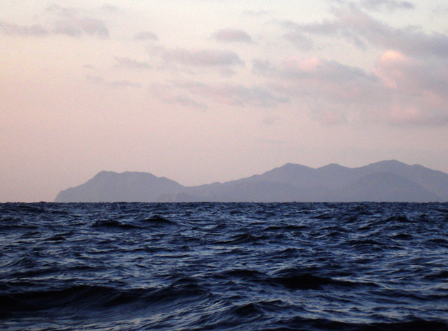 A telephoto shot of a part of the Koshiki coast.  The Itezaki lighthouse, 15.7km distant, can just be made out to the left of the picture's center.