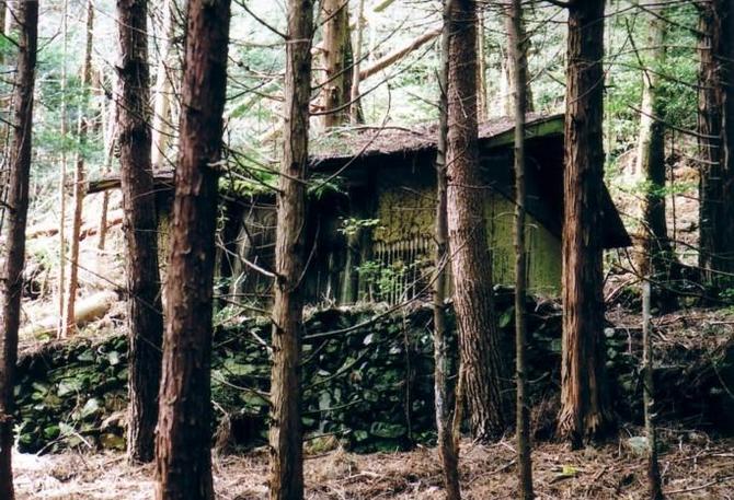 Small hut before reaching confluence