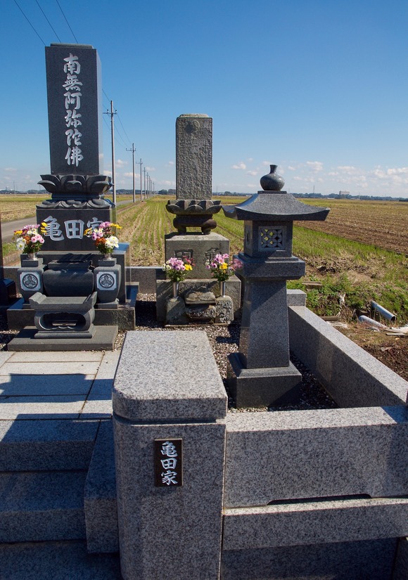 A well-maintained grave - just 300 m west of the point