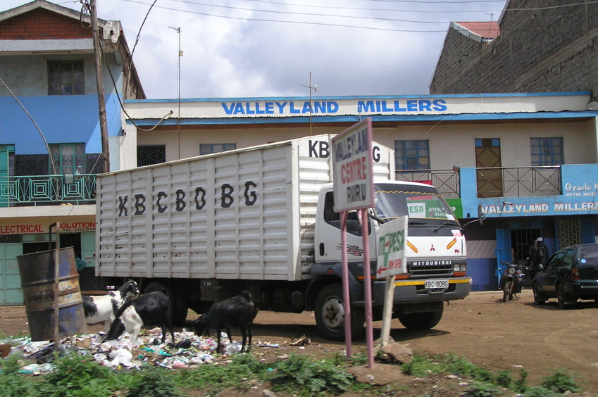 Typical street scene along Thika Road en route to the Confluence.