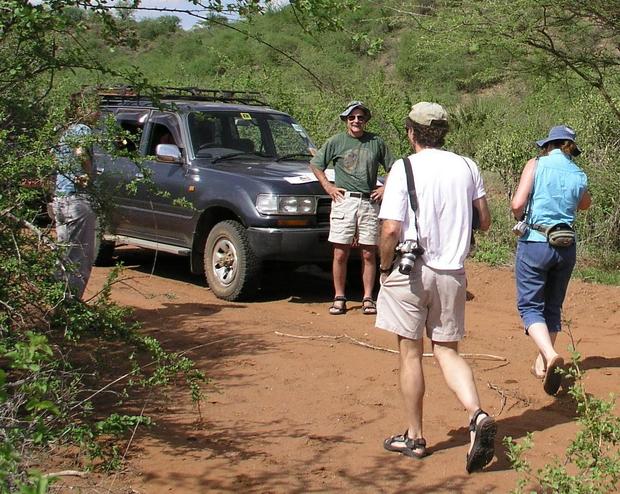 Back on the roadway, Bob Buzzard greets the returning confluence hunters