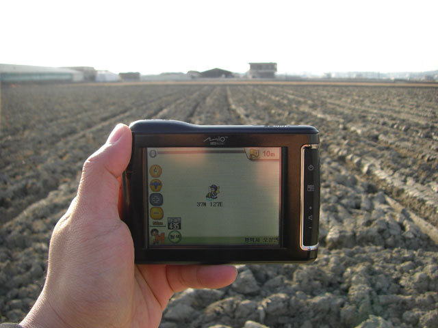 While looking west, the GPS navigation unit shows that we're within 10 meters of the confluence