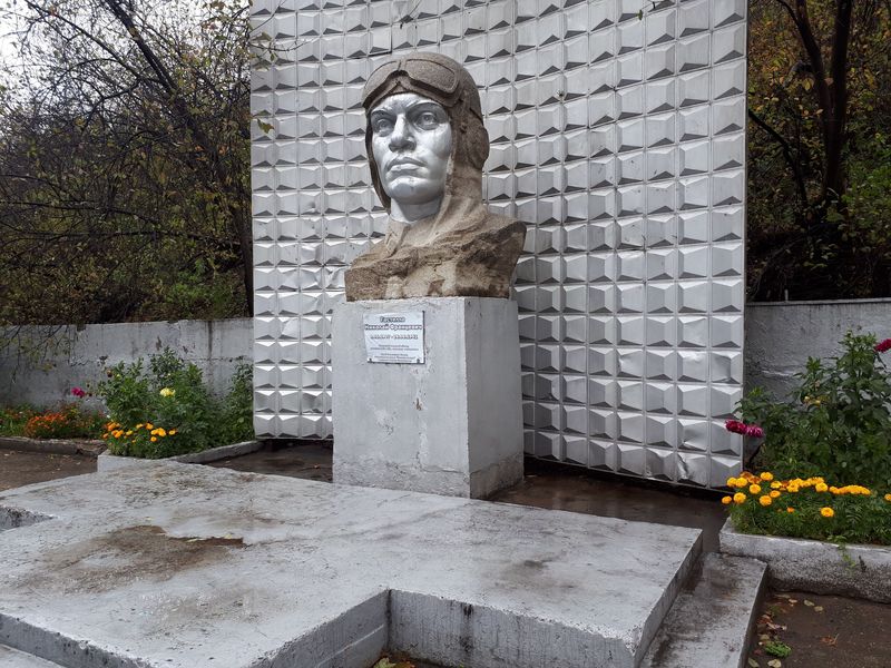 Бюст Гастелло В.Ф. / Bust of V. F. Gastello 