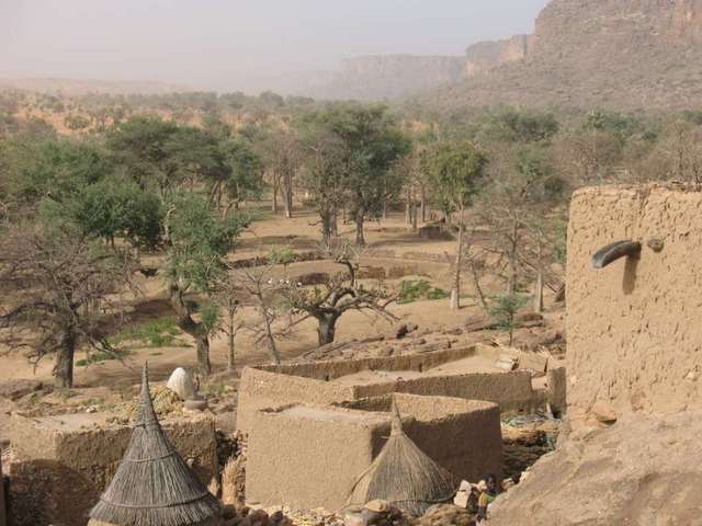 Village Dourou, first night