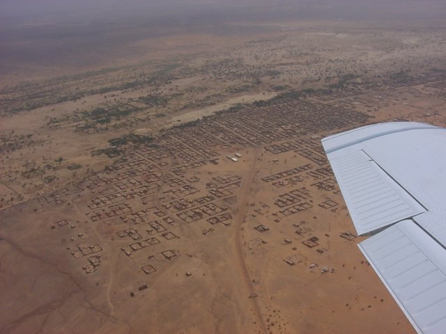 An aerial view of the town of Ménaka