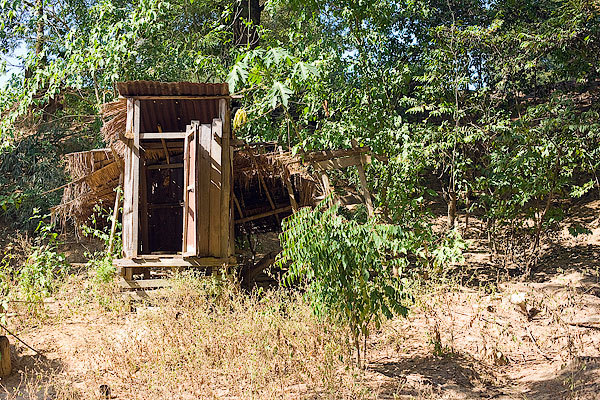 View to the toilet, west from the degree confluence