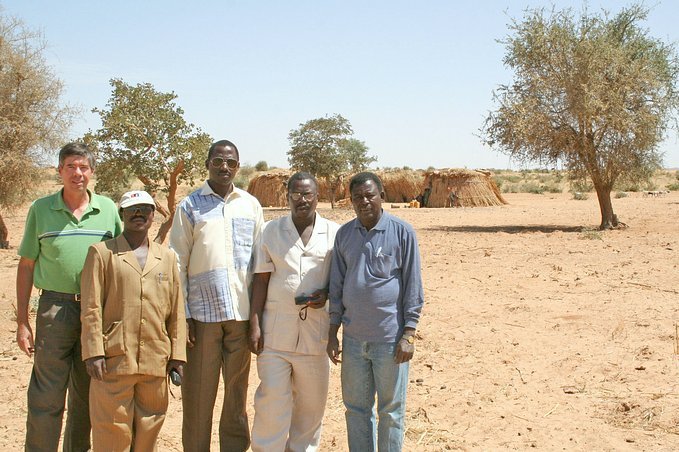 The confluence visitors: L to R: G. Tappan, L. Mahamane, A. Massaoudou, I. Alfari, Y. Guéro