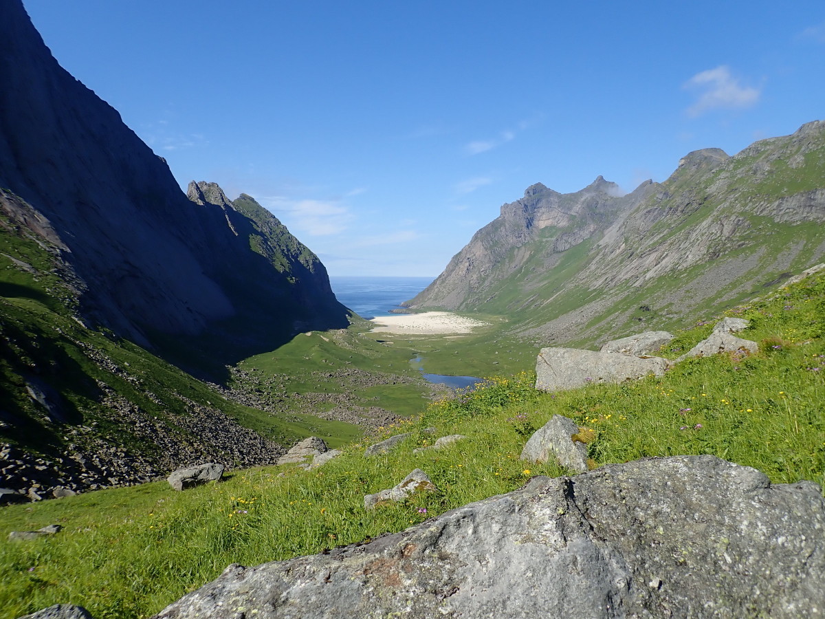 Point on stone in Front & view west - Punkt am Stein im vordergrund & westliche Sicht