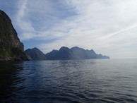 #10: On the Waterway to the Pointarea along the Lofot Islands / Auf dem Wasserweg zum Punkt entlang der Lofoteninseln.