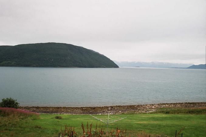 Looking from the road towards the confulence, somewhere in the middle of the fjord...