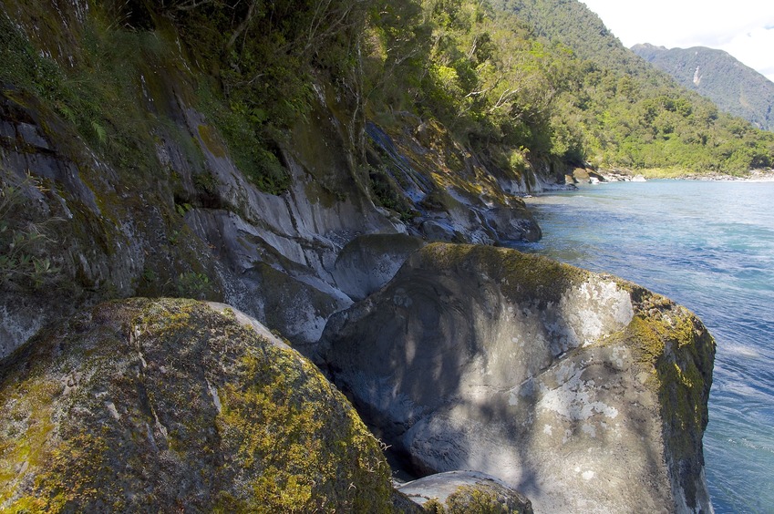 These rocks on the river bank prevented me from getting closer than 260 metres from the point