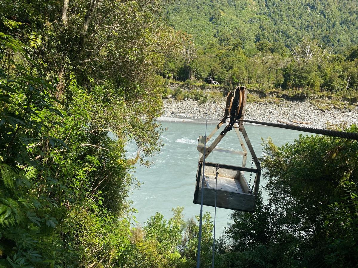 The cableway that took me across the Hokitika River (and back)