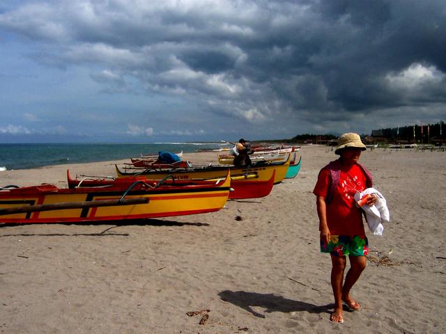 Santah and the parked boats along the shore