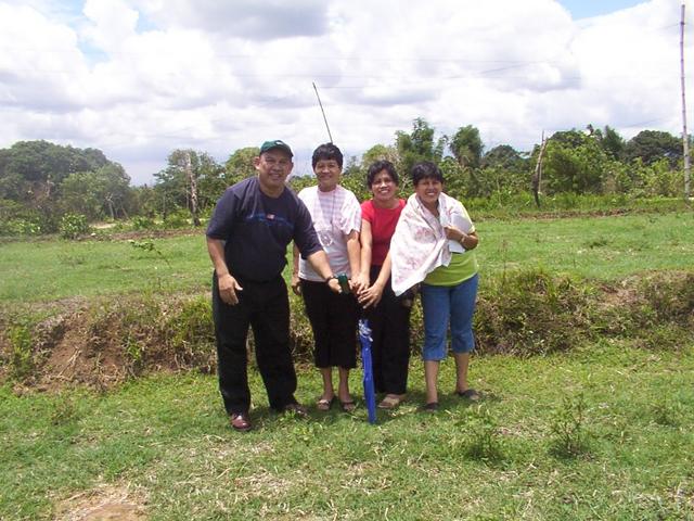 Rudy, Santah, Josephine and Elsa: all hands on the umbrella that marked the 15N 121E Confluence