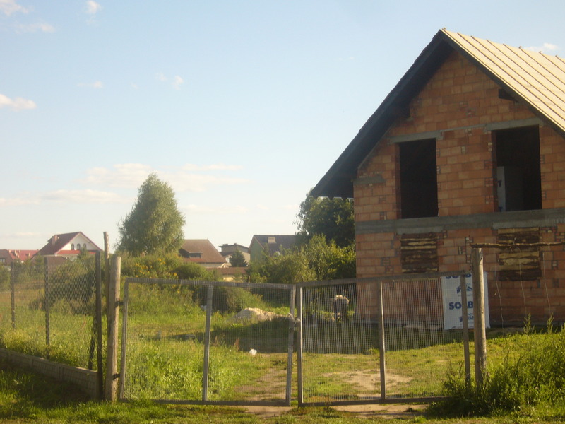 Red-brick building - Budynek z cegły