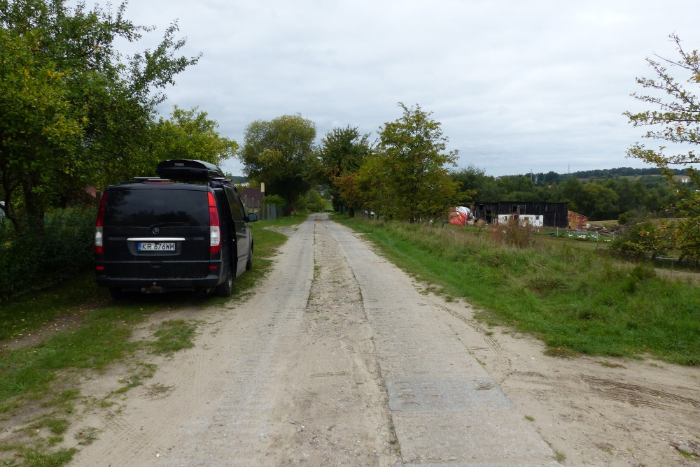 Miejsce parkingowe przy ogródkach działkowych / Parking near gardens