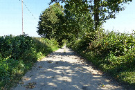 #9: Droga dojazdowa pod górę i ze stromymi brzegami / he access road is uphill and has steep banks