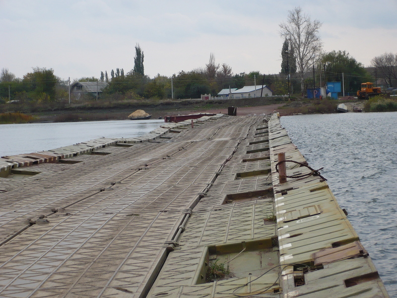 Pontoon bridge