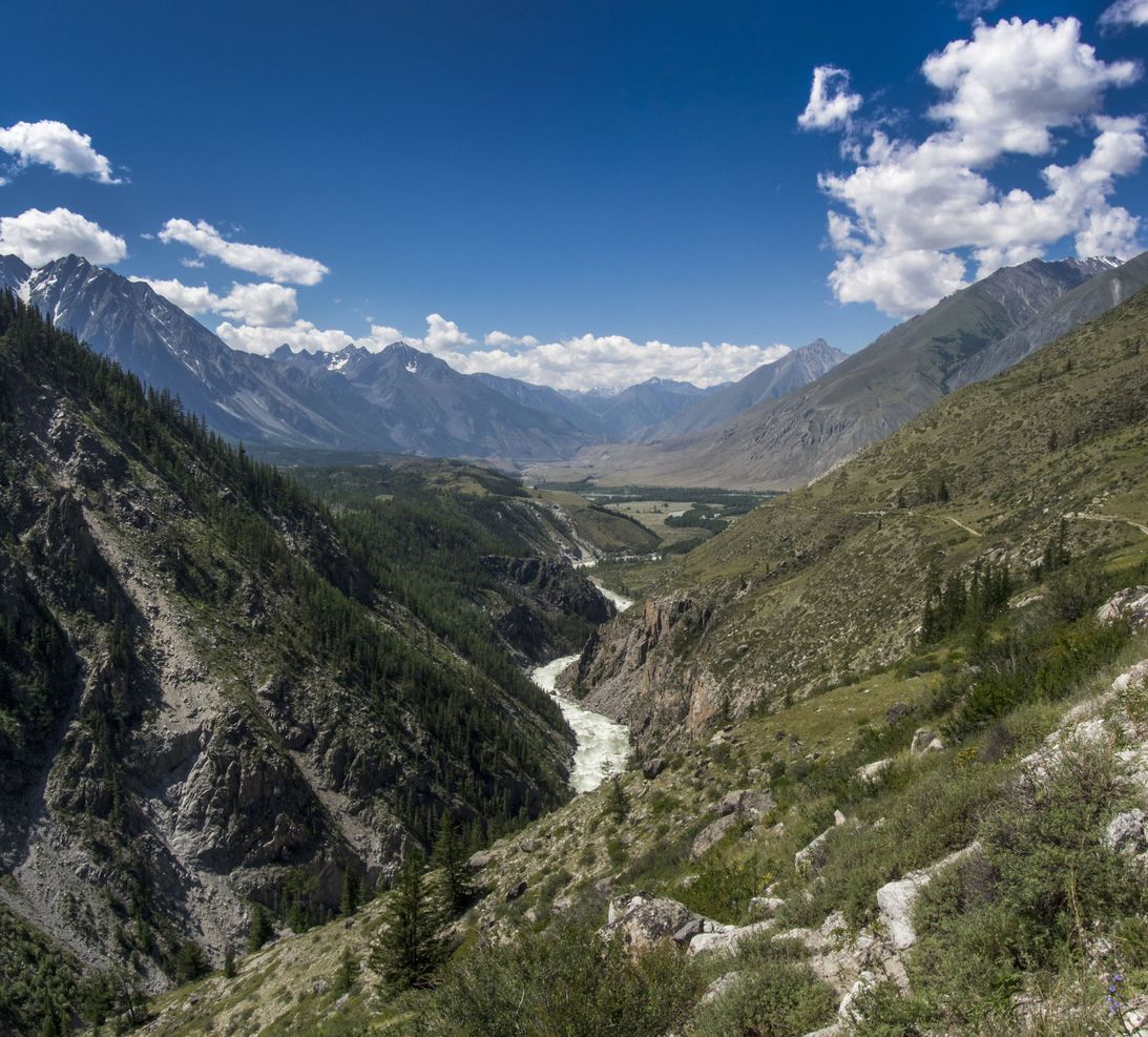 Вид в сторону пересечения / View towards the Confluence