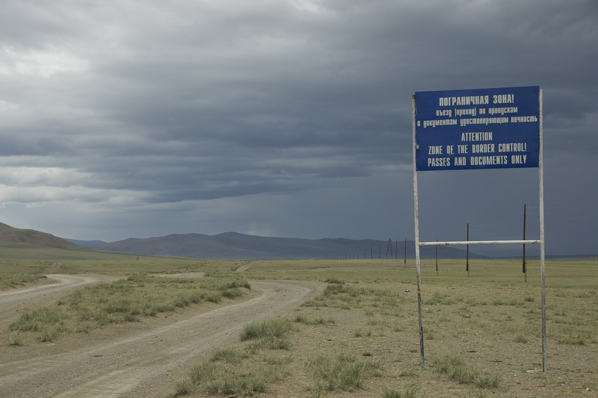 Access road from Kosh-Agach with permit warning 